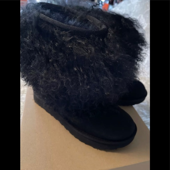 UGG Short Sheepskin Cuff Mongolian Fur BLACK Boots Women’s sz 6 worn once - Picture 2 of 16